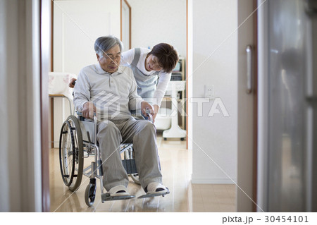 自宅介護 自宅介護 30454101