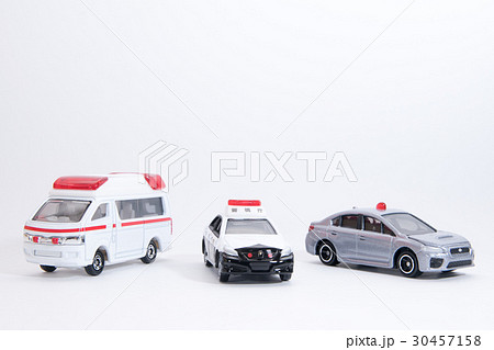 パトカー　救急車 30457158