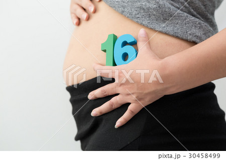 Sixteen weeks of pregnancy Sixteen weeks of pregnancy 30458499