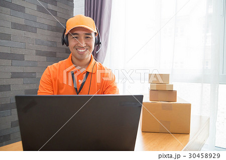 Delivery call center online operator 30458929