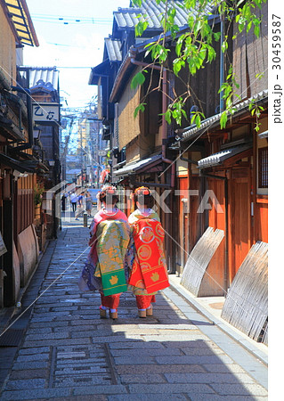 祇園巽橋と舞妓さん 祇園巽橋と舞妓さん 30459587