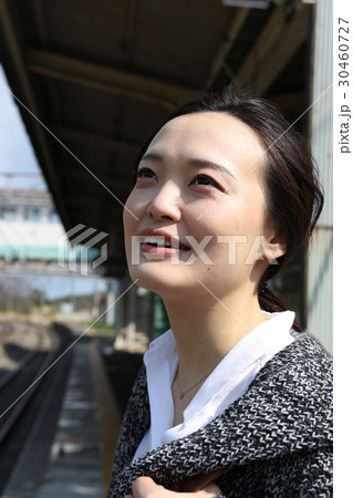 女性 旅行 女性 旅行 30460727