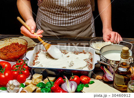 Preparation of homemade lasagna Preparation of homemade lasagna 30460912