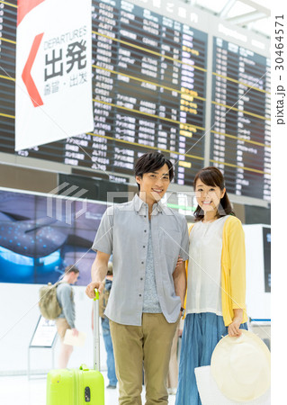 ミドル夫婦、旅行、空港 ミドル夫婦、旅行、空港 30464571