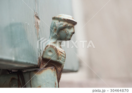 closeup of hinge on ancient wooden shutters 30464870