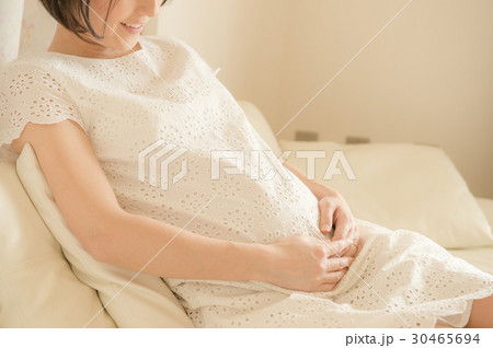 マタニティ　臨月の妊婦 30465694