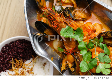 seafood dish 30473718