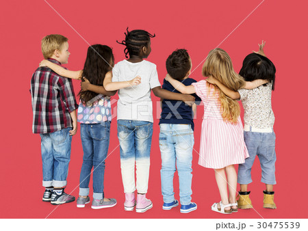 Group of children standing and huddle in rear view 30475539