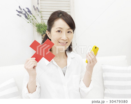 ミドル 女性 ばつ印 ミドル 女性 ばつ印 30479380