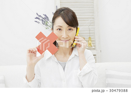 ミドル 女性 ばつ印 ミドル 女性 ばつ印 30479388