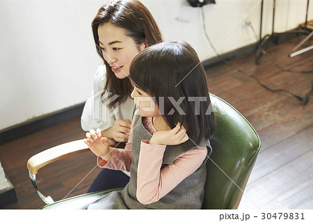 美容院にきた子供 30479831