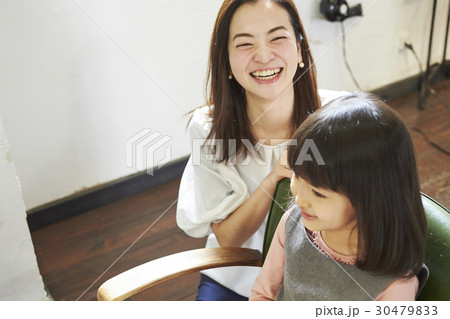 美容院にきた子供 美容院にきた子供 30479833