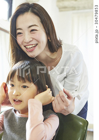 美容院にきた子供 美容院にきた子供 30479853