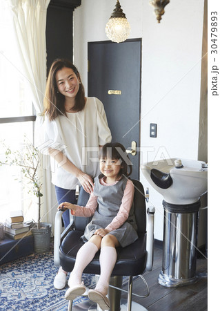 美容院にきた子供 30479893