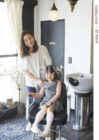 美容院にきた子供 30479901