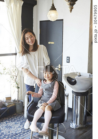 美容院にきた子供 30479905