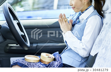 タクシー　女性ドライバー　昼食 30481279
