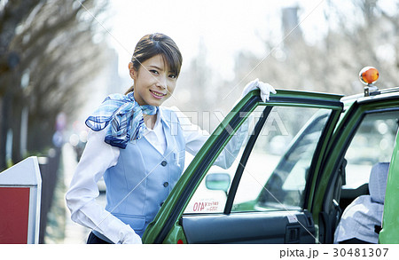 タクシー　女性ドライバー　サービス　おもてなし 30481307