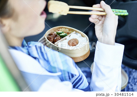 タクシー　女性ドライバー　昼食 30481514