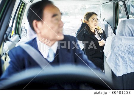 タクシー　乗車　会話 30481558