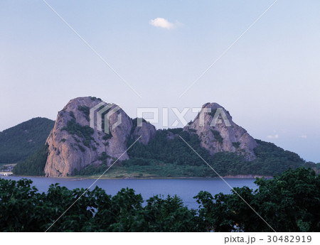 木 海 岩 30482919