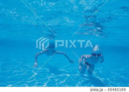 ゴーグル 水 スイミングキャップ 30483169