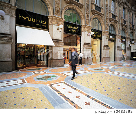 歩く ミラノ 床 30483295