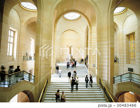 階段 ルーブル 博物館 30483466