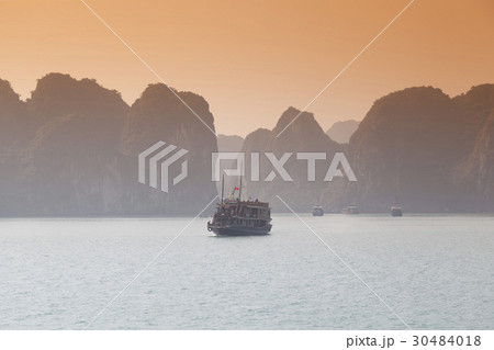 海 ベトナムの 島 30484018
