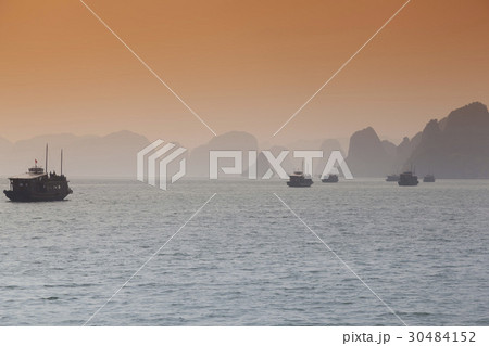 海 ベトナムの 島 30484152