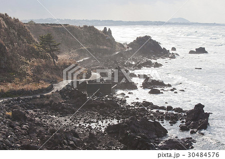 海 岩 石 30484576