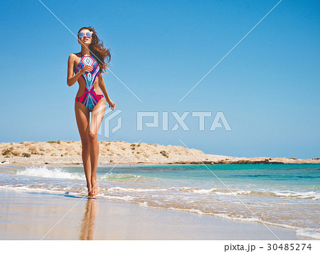 Beautiful happy slender woman at sea Beautiful happy slender woman at sea 30485274