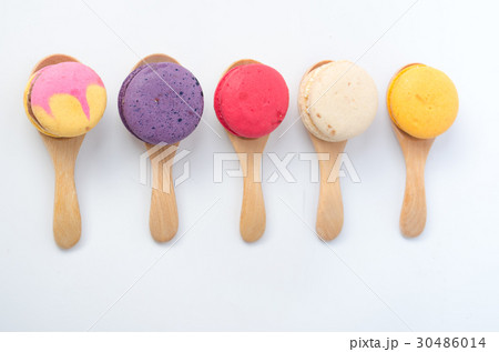 colorful macarons 30486014