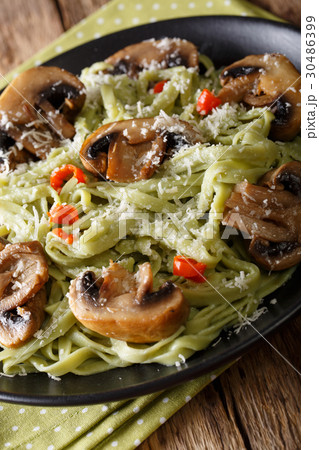 Green spinach pasta with mushrooms and parmesan Green spinach pasta with mushrooms and parmesan 30486399