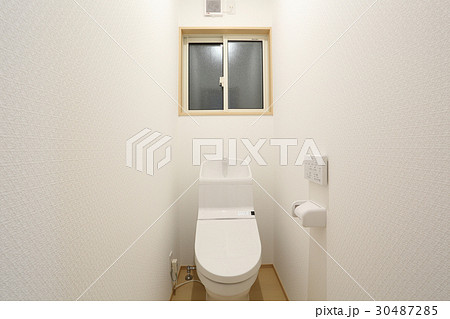 清潔感のある白いトイレ 清潔感のある白いトイレ 30487285