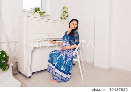 pregnancy, motherhood, people and expectation pregnancy, motherhood, people and expectation 30487680