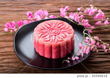 Chinese sakura moon cake Chinese sakura moon cake 30490618
