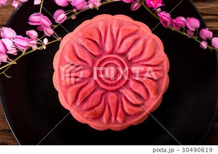 Chinese sakura moon cake 30490619