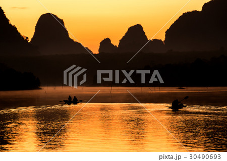 Summer lakeside 30490693