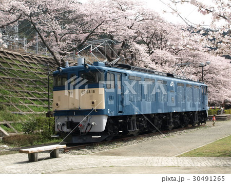 勝沼ぶどう郷駅前のEF64形電気機関車 勝沼ぶどう郷駅前のEF64形電気機関車 30491265
