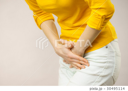 Woman with hands holding her crotch 30495114