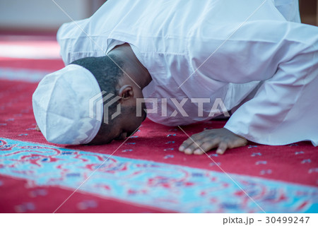 African Muslim Man Praying To God 30499247