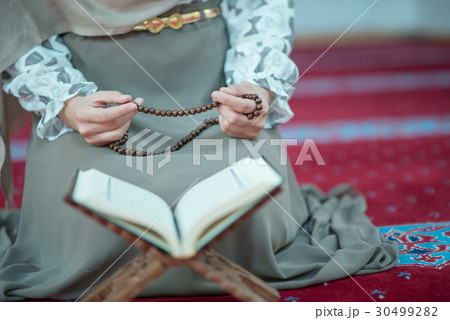 muslim woman praying in mosque 30499282