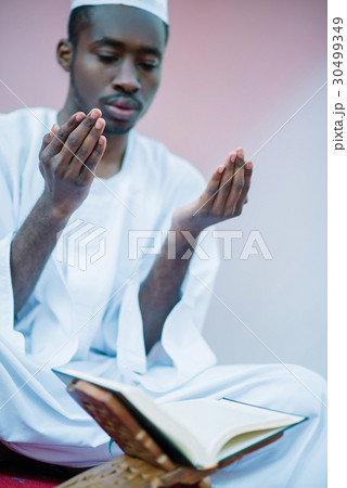 African Muslim Man Praying To God 30499349