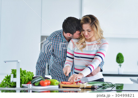 couple cooking healthy food in kitchen lifestyle 30499821