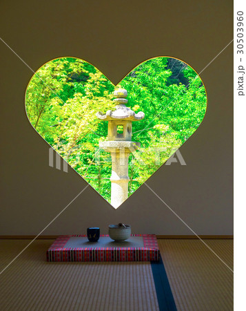 幸せを呼ぶ窓 「猪目窓」 30503960