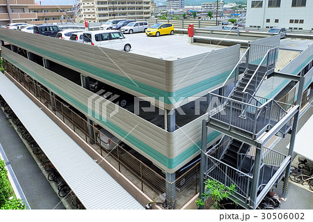 マンションの立体駐車場 30506002