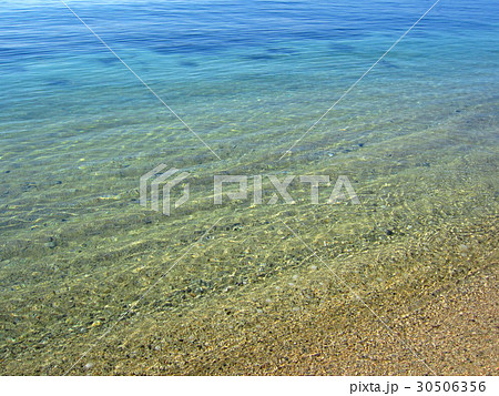 透き通る海面 30506356