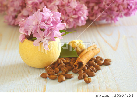 coffee beans lilac flower still life 30507251