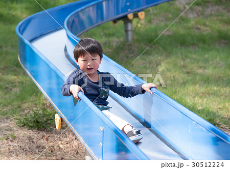 泣きながら滑り台 30512224